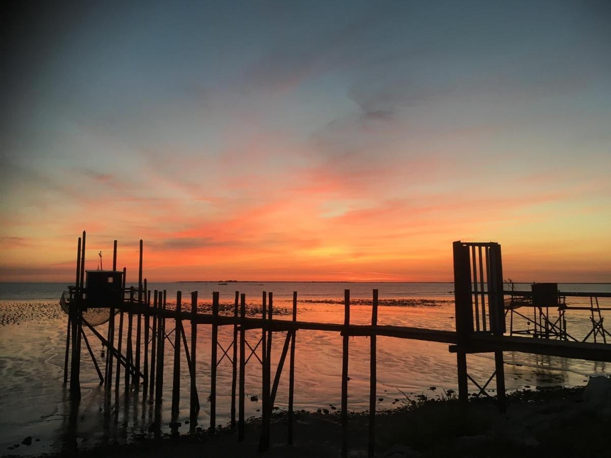 Un Banc Au Soleil Panzió Marsilly  Kültér fotó